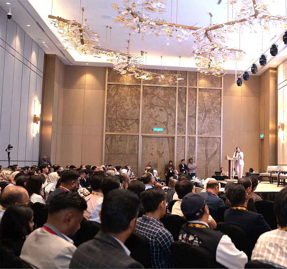 Delegates in conversation at Fintech Revolution Summit