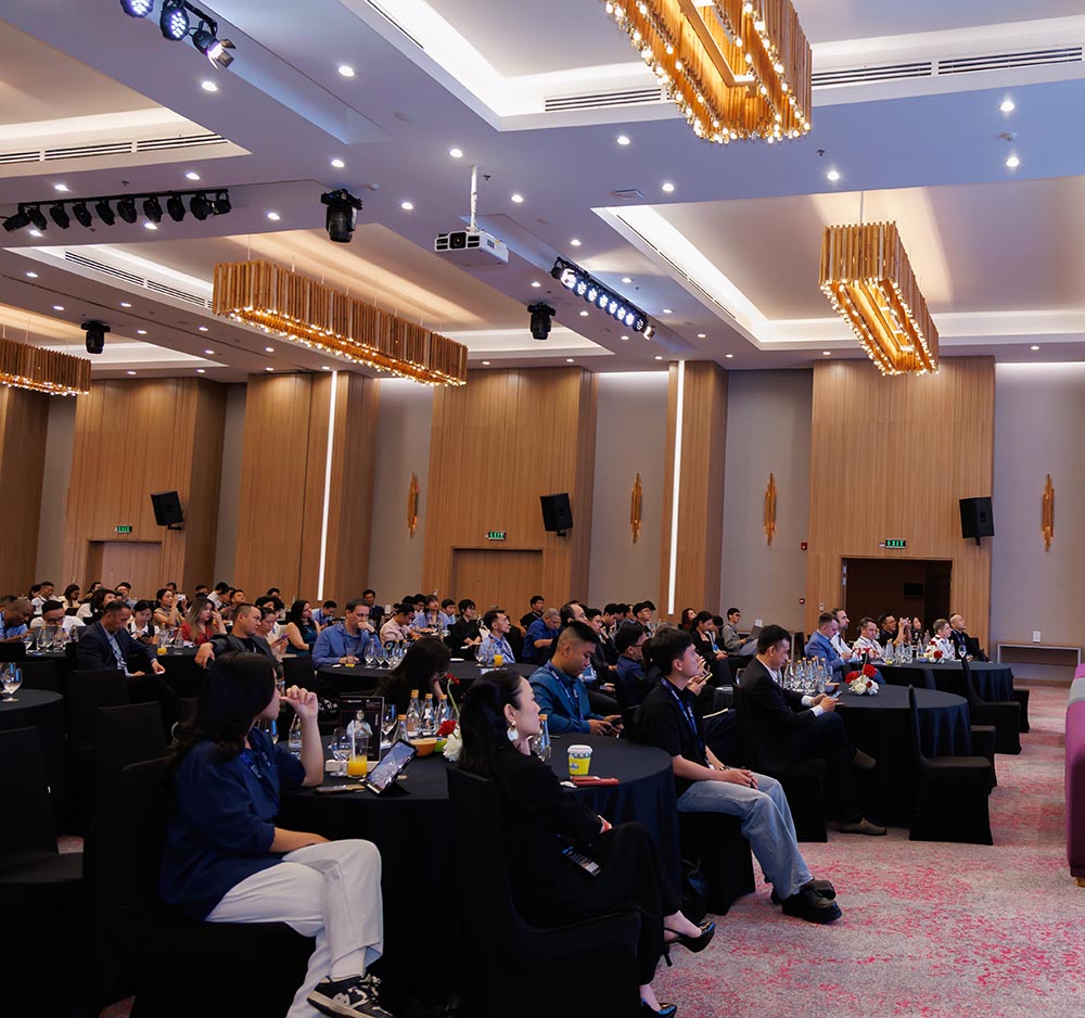 Delegates in conversation at Fintech Revolution Summit